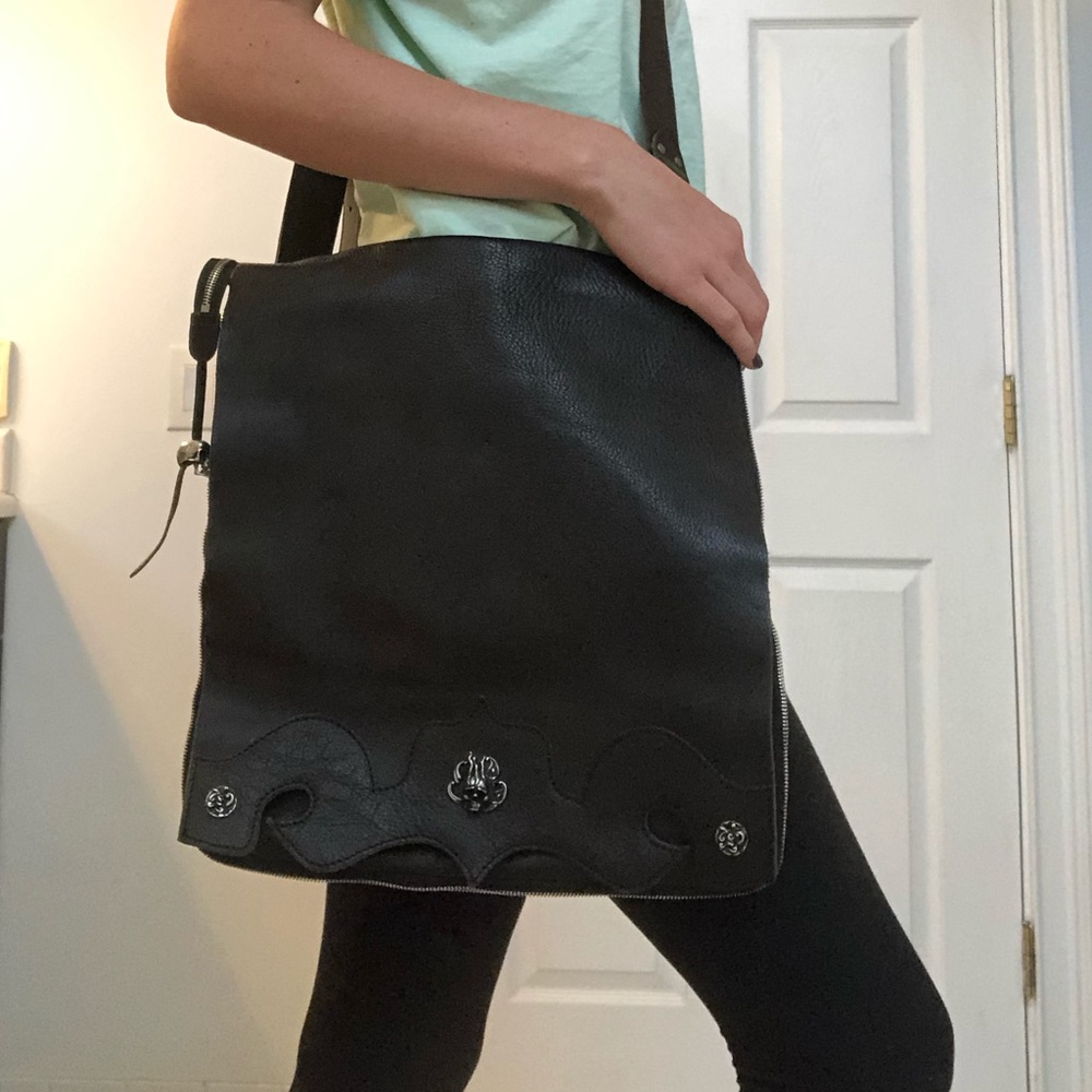 NWOT Zeyner crossbody black leather messenger bag